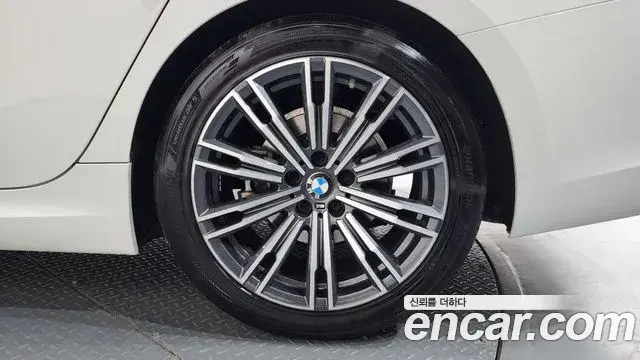 BMW 3 Series 2021 — ფოტო 27/35