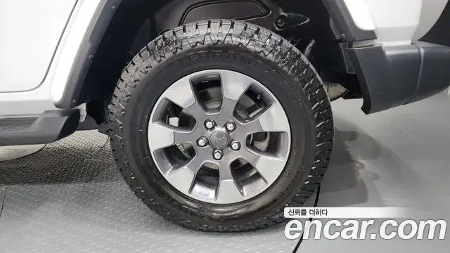 Jeep Wrangler 2020 — ფოტო 27/34