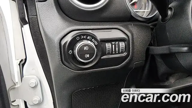 Jeep Wrangler 2020 — ფოტო 6/34