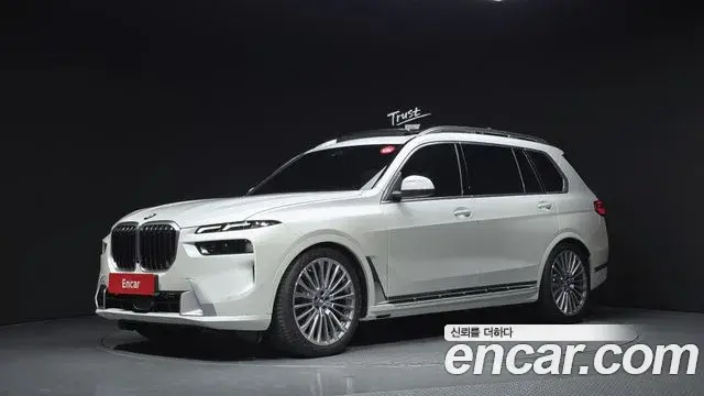 BMW X7 2025 — Фото 1/20