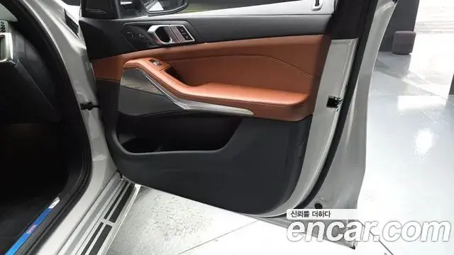BMW X7 2025 — Şəkil 28/35