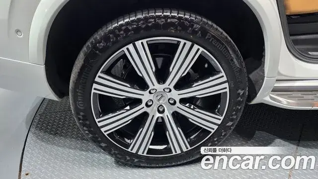 Volvo XC90 2023 — ფოტო 4/20