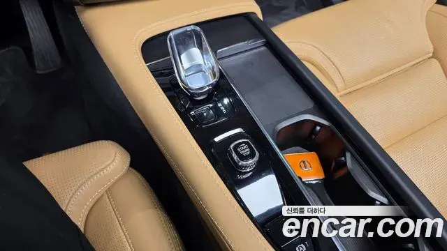 Volvo XC90 2023 — ფოტო 5/20
