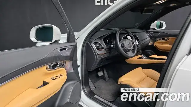 Volvo XC90 2023 — ფოტო 14/20