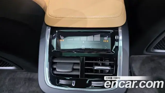 Volvo XC90 2023 — ფოტო 18/20