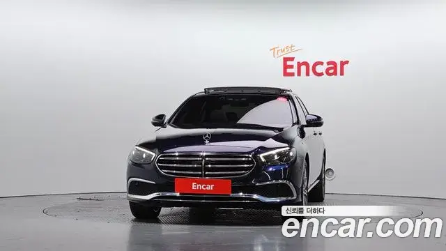 Mercedes-Benz E-Class 2023 — Photo 2/20