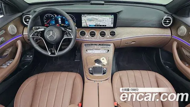 Mercedes-Benz E-Class 2023 — Photo 6/20