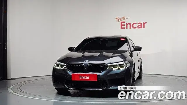 BMW M5 2018 — Şəkil 26/32