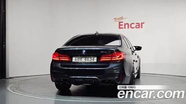 BMW M5 2018 — Şəkil 21/32