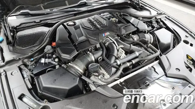 BMW M5 2018 — Şəkil 25/32
