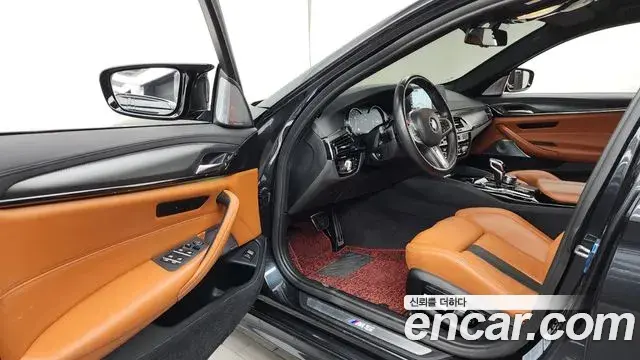 BMW M5 2018 — Şəkil 19/32