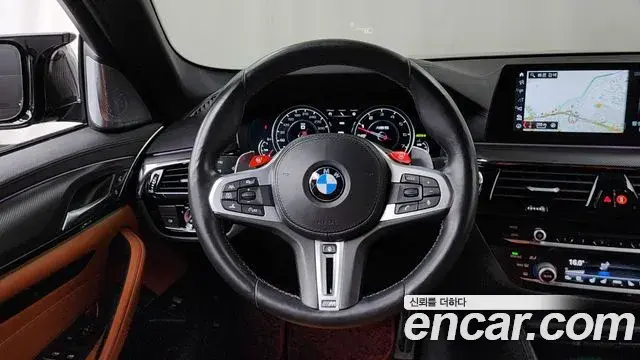 BMW M5 2018 — Şəkil 18/32