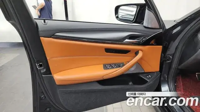 BMW M5 2018 — Şəkil 23/32