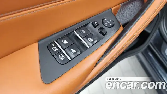 BMW M5 2018 — Şəkil 13/32