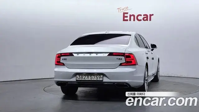 Volvo S90 2020 — Photo 9/20