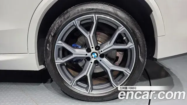 BMW X5 2023 — ფოტო 26/34
