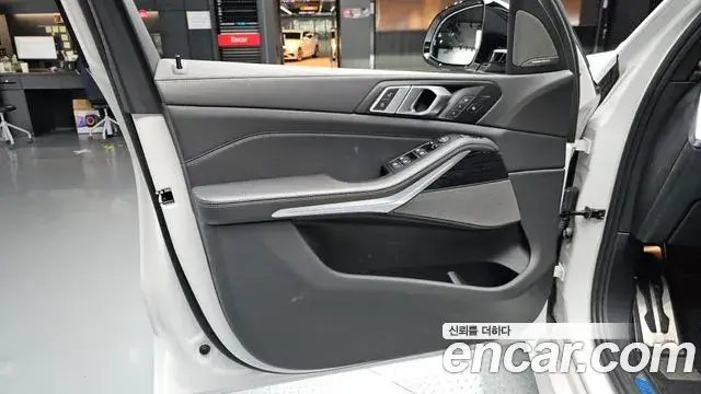BMW X5 2023 — ფოტო 30/34
