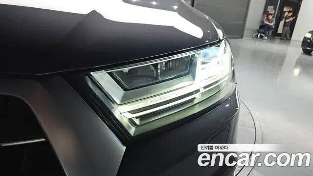 Audi Q7 2019 — Photo 4/30