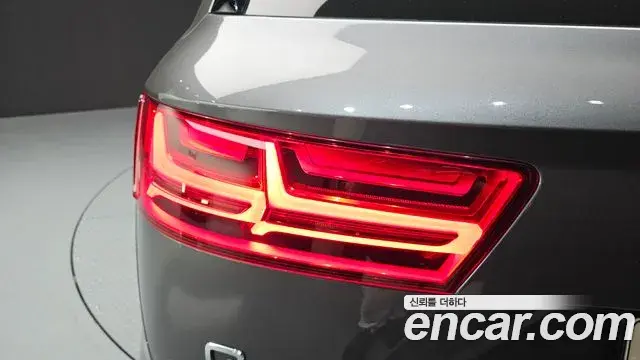 Audi Q7 2019 — Photo 6/30
