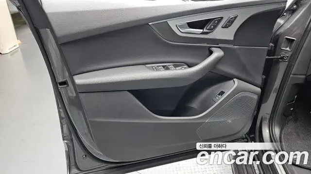 Audi Q7 2019 — Photo 19/30