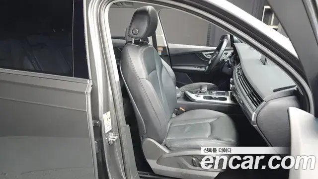 Audi Q7 2019 — Photo 3/30
