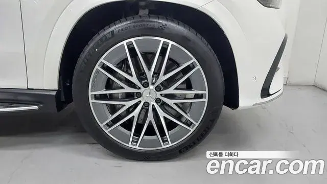 Mercedes-Benz GLE-Class 2025 — Photo 7/17