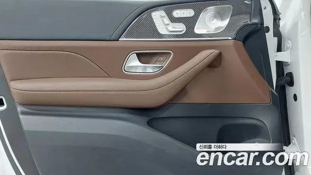 Mercedes-Benz GLE-Class 2025 — Photo 12/17