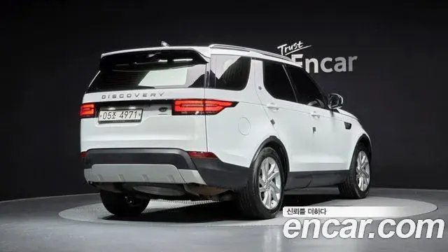 Land Rover Discovery 5 2018 — ფოტო 1/36