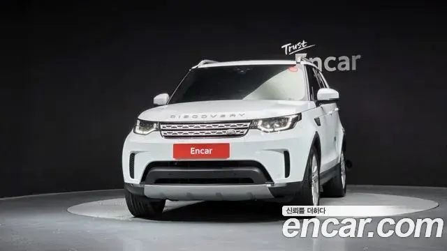 Land Rover Discovery 5 2018 — ფოტო 32/36