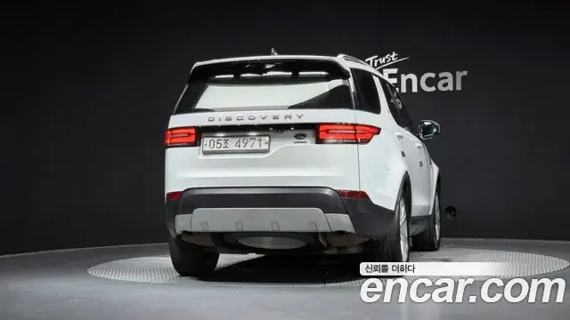 Land Rover Discovery 5 2018 — ფოტო 26/36