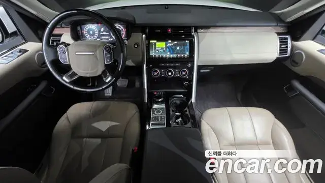 Land Rover Discovery 5 2018 — ფოტო 16/36