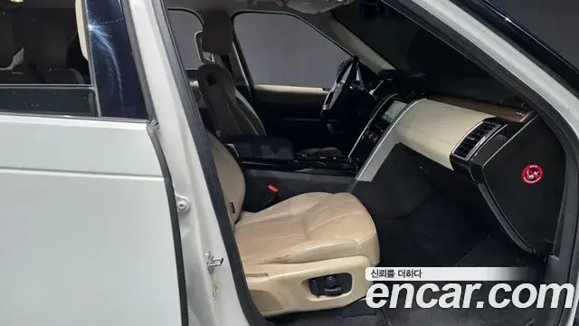 Land Rover Discovery 5 2018 — ფოტო 13/36