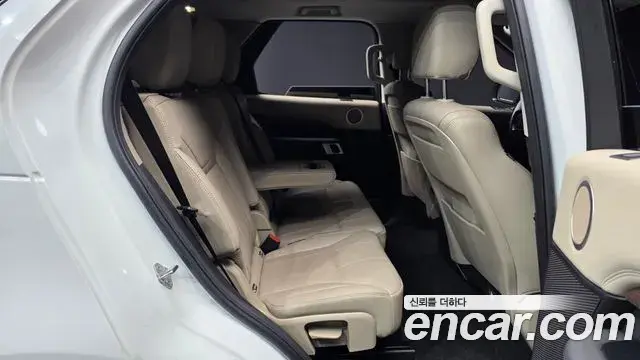 Land Rover Discovery 5 2018 — ფოტო 22/36
