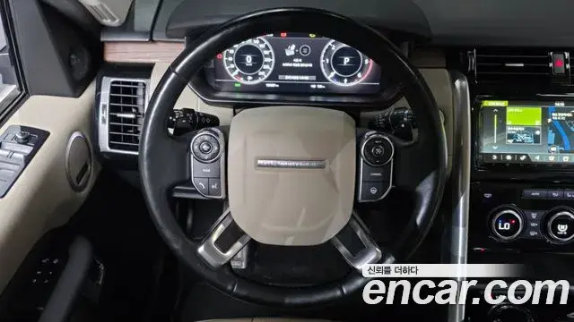 Land Rover Discovery 5 2018 — ფოტო 24/36