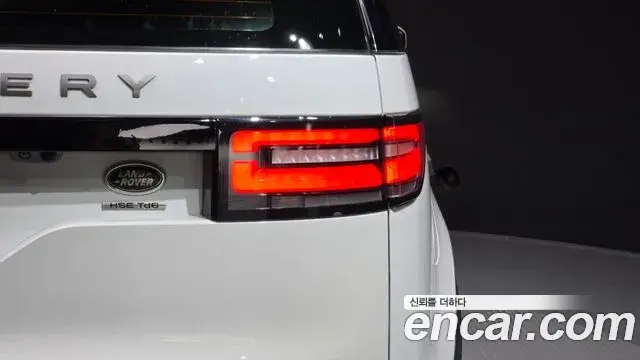 Land Rover Discovery 5 2018 — ფოტო 28/36