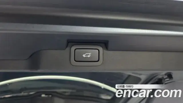 Land Rover Discovery 5 2018 — ფოტო 19/36