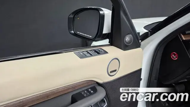 Land Rover Discovery 5 2018 — ფოტო 14/36
