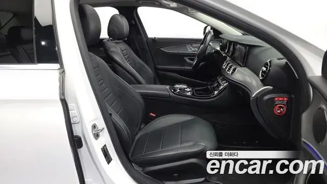 Mercedes-Benz E-Class 2018 — Фото 11/20
