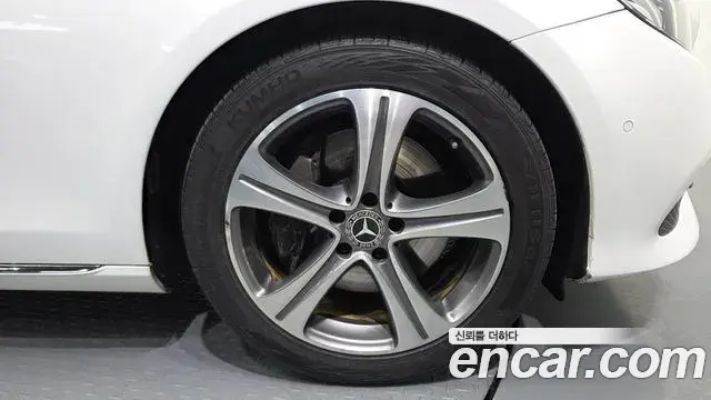 Mercedes-Benz E-Class 2018 — ფოტო 17/30