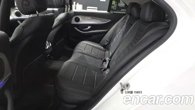 Mercedes-Benz E-Class 2018 — ფოტო 28/30