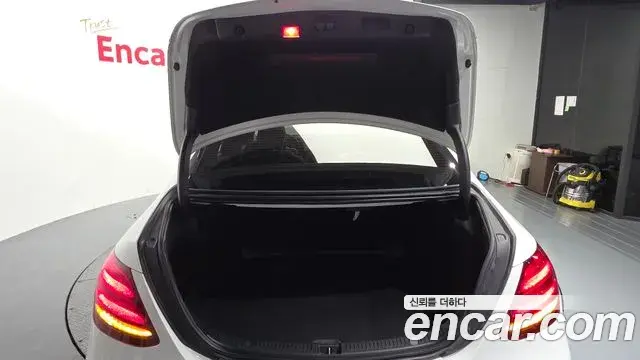 Mercedes-Benz E-Class 2018 — ფოტო 8/30