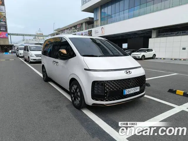 Hyundai Staria 2025 — Şəkil 2/15