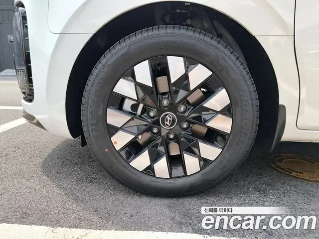 Hyundai Staria 2025 — Şəkil 3/15