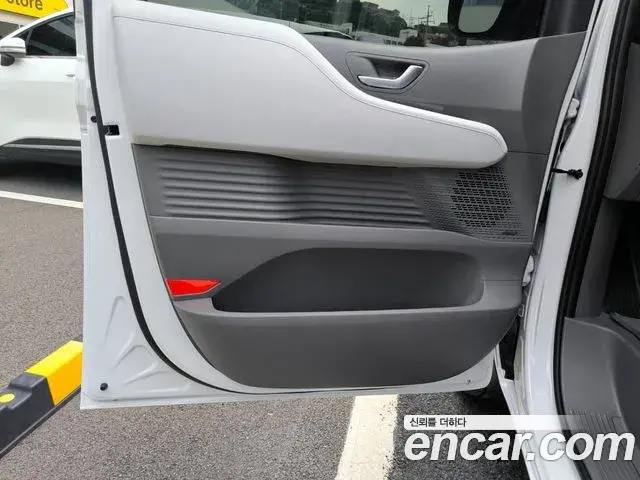 Hyundai Staria 2025 — Şəkil 14/15