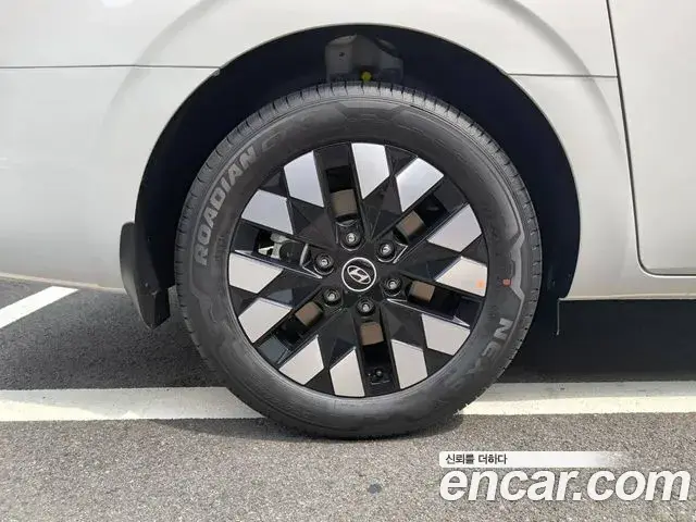 Hyundai Staria 2025 — Şəkil 7/15