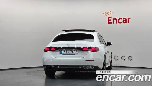 Mercedes-Benz E-Class 2024 — Фото 4/20