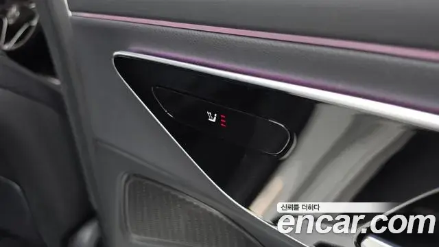 Mercedes-Benz E-Class 2024 — Photo 19/35