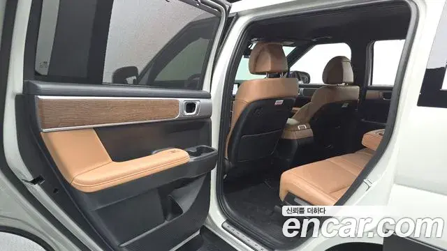 Hyundai Santa Fe 2025 — ფოტო 9/33