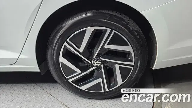 Volkswagen Jetta 2022 — Photo 1/30