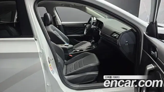 Volkswagen Jetta 2022 — Photo 9/30